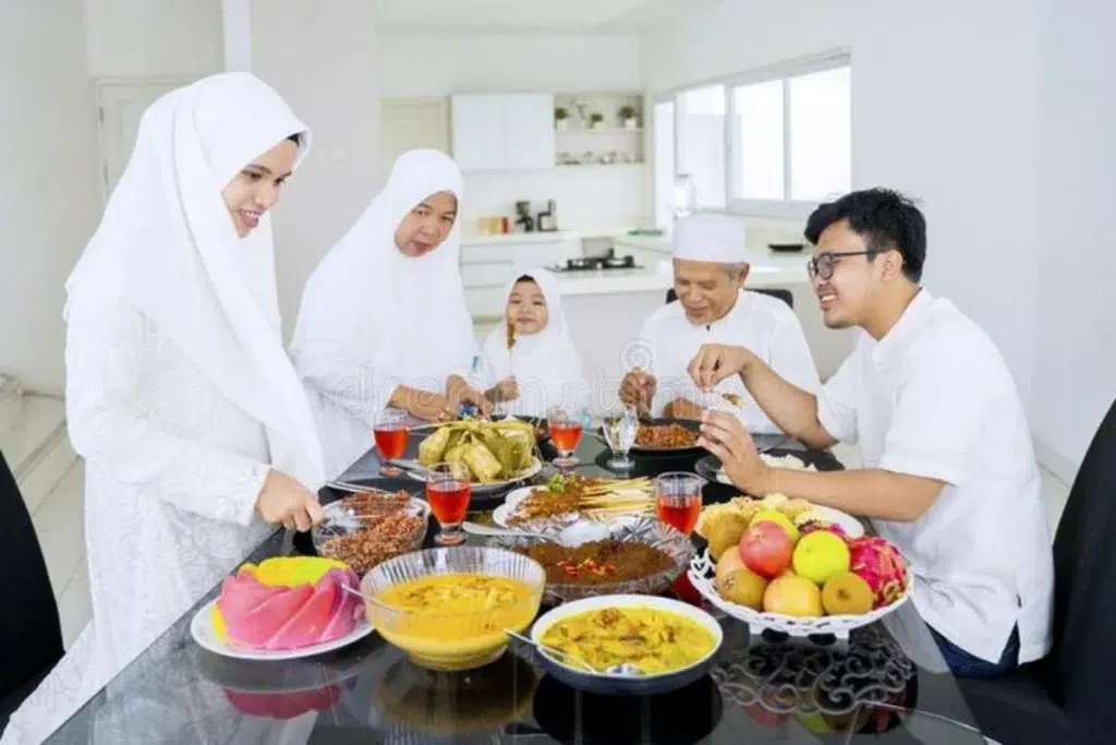 Berbuka bersama saat puasa